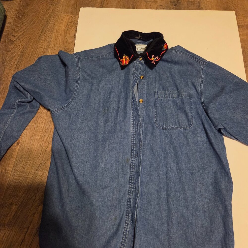 Casey & Max Women's Denim Shirt with Interchangeable Holiday Collars - Size Larg